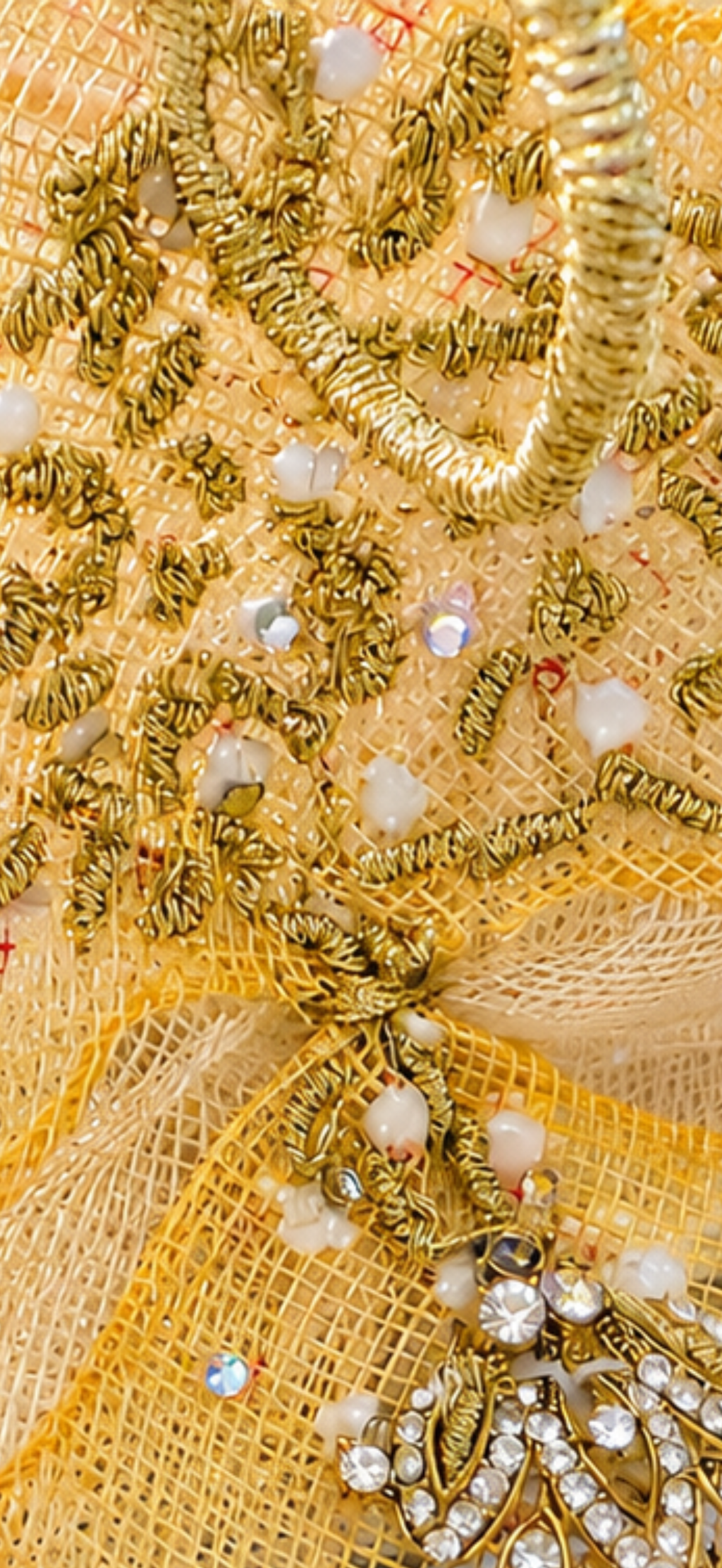 Sinamay Art Fascinator in Champagne & Gold — Dutchess